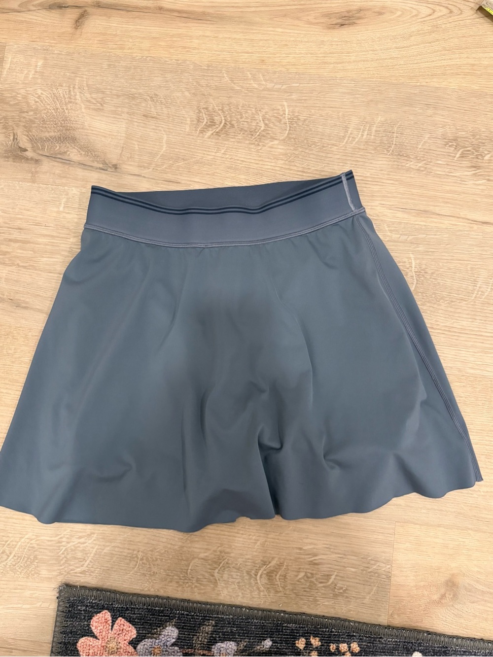 Athleta A-Line Tipped Skort Size Small - Picture 2 of 9